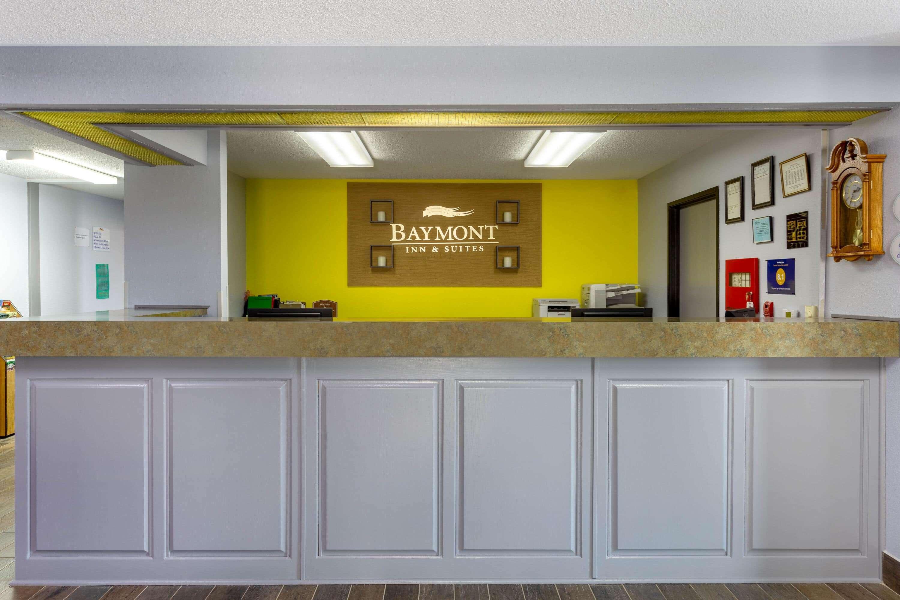 Baymont By Wyndham Marinette Hotel Exterior photo