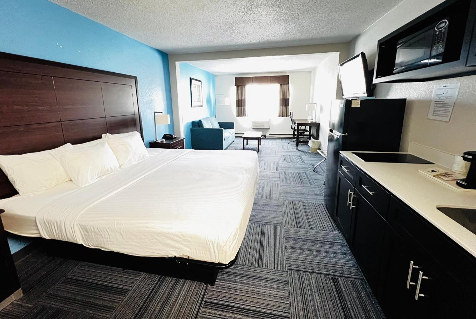 Baymont By Wyndham Marinette Hotel Exterior photo