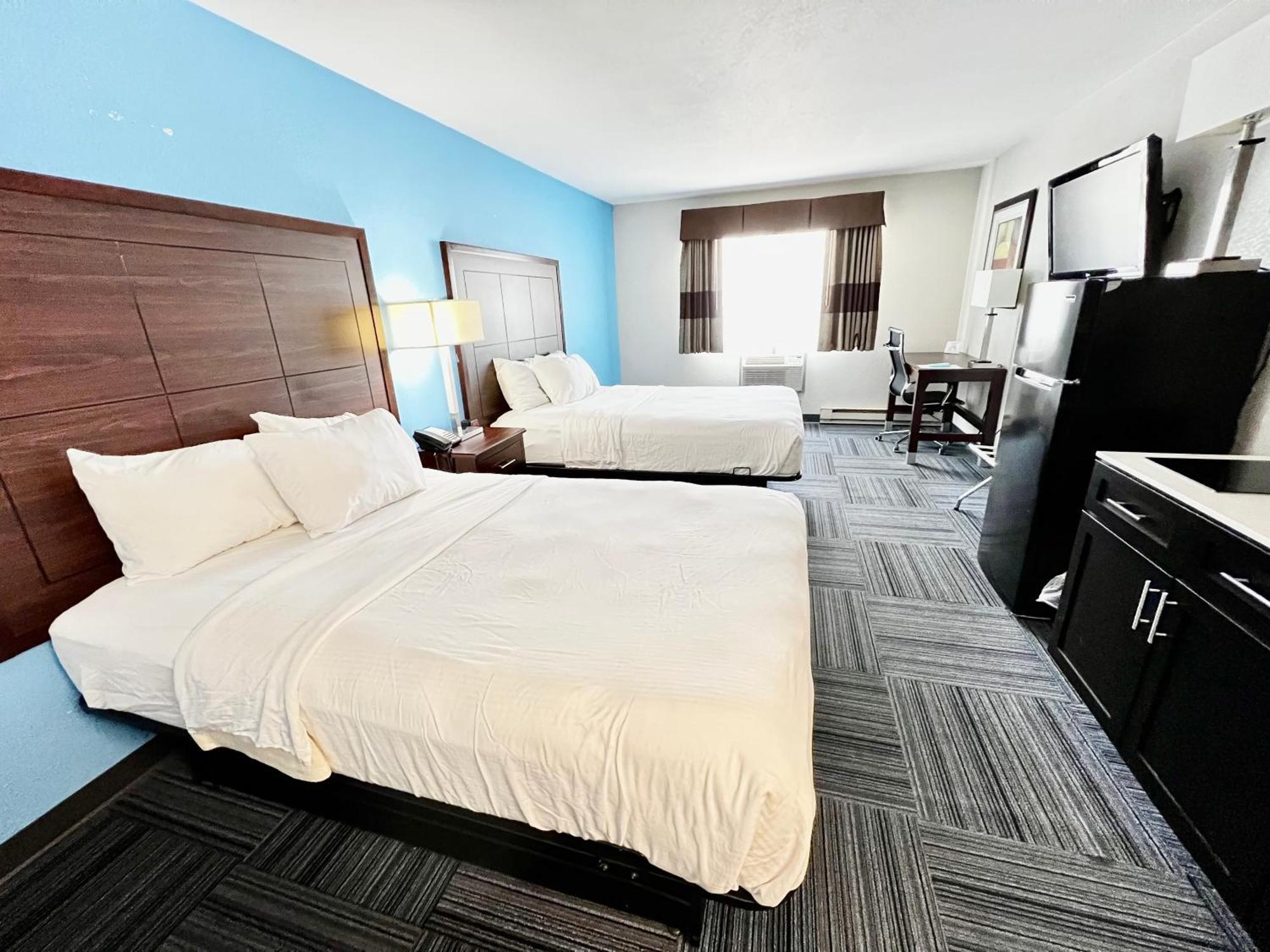 Baymont By Wyndham Marinette Hotel Exterior photo