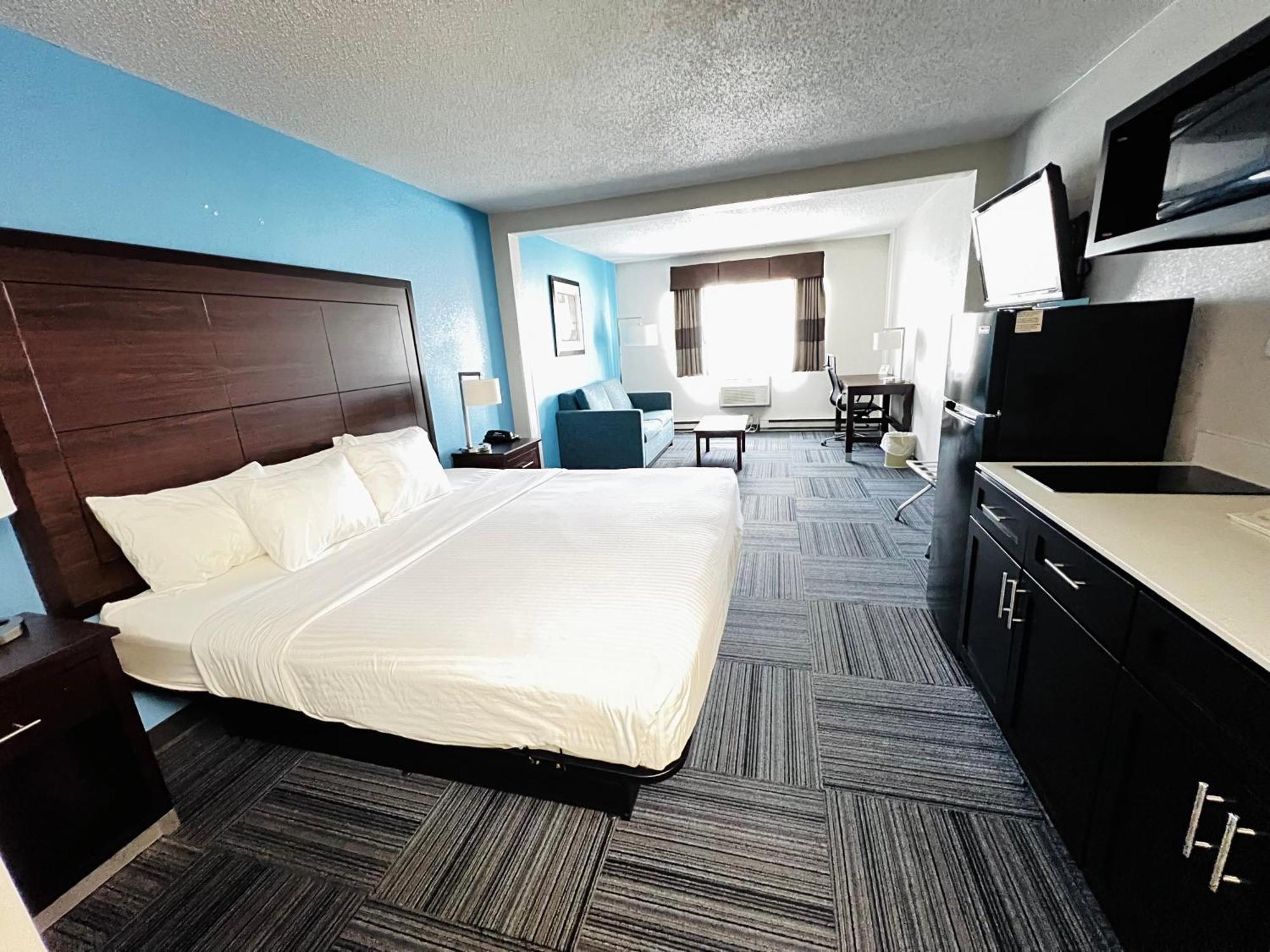 Baymont By Wyndham Marinette Hotel Exterior photo