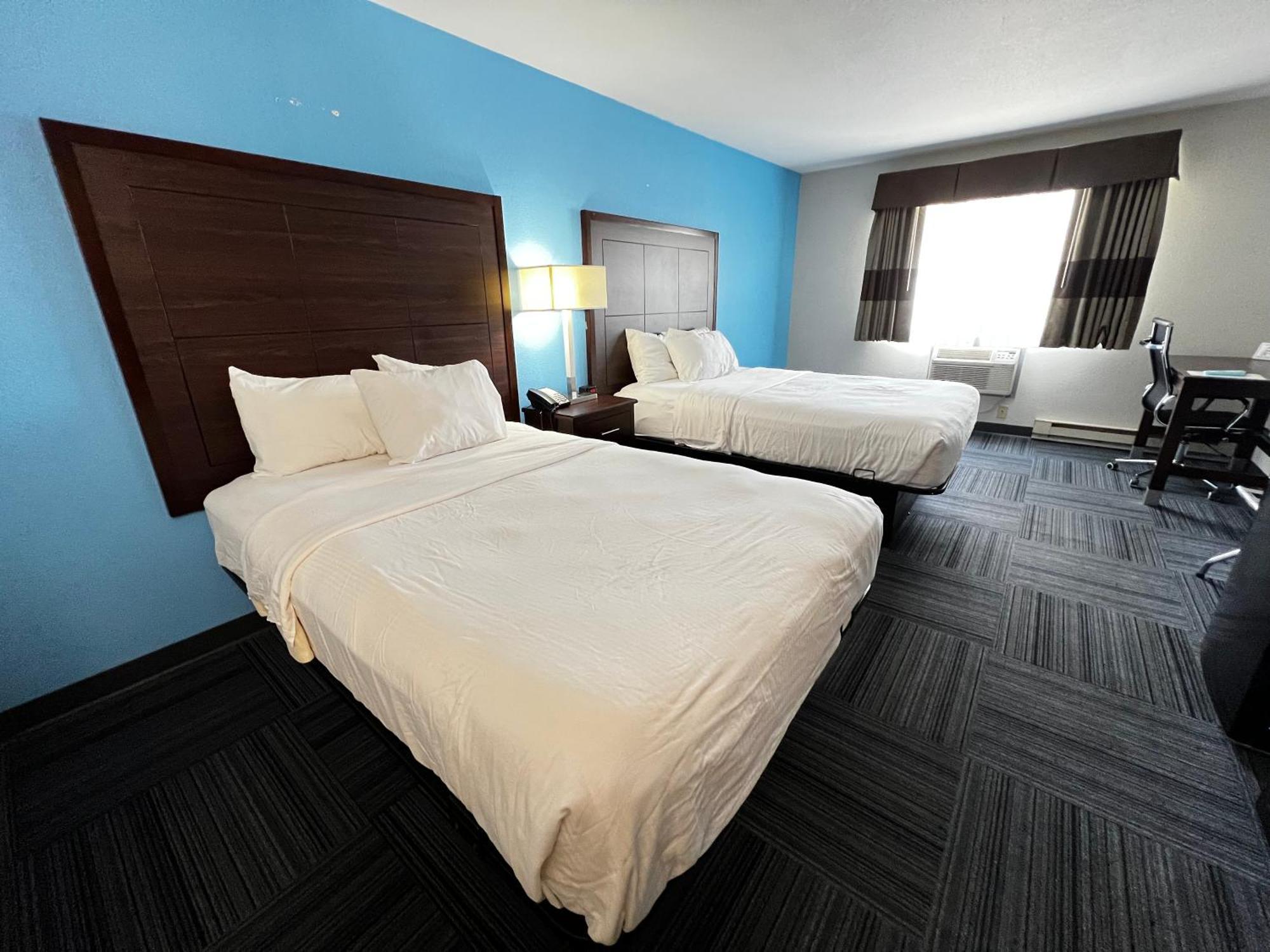 Baymont By Wyndham Marinette Hotel Exterior photo